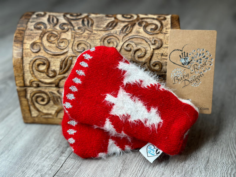 Newborn to 5 Years Red & White Snowflake Mitts